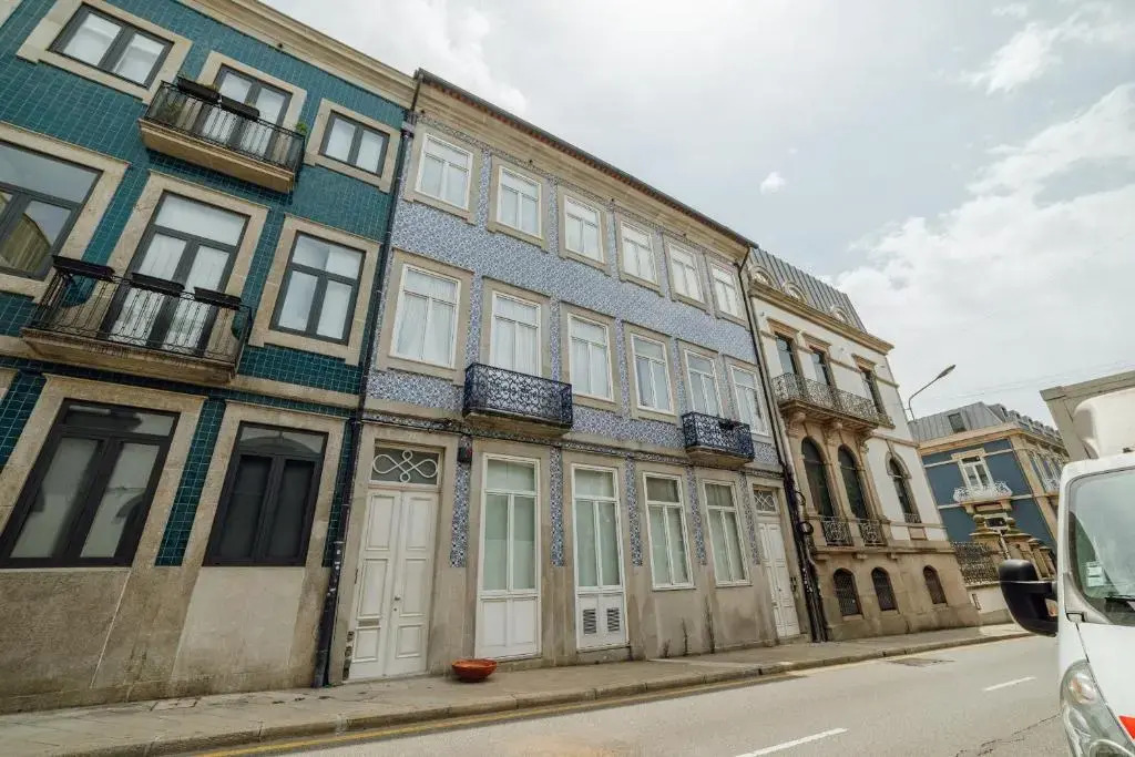 Historic & Sunny Mezzanine Bolhão by Vacationy