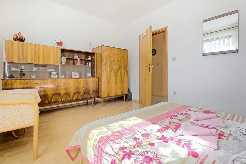 Eva House with Apartment