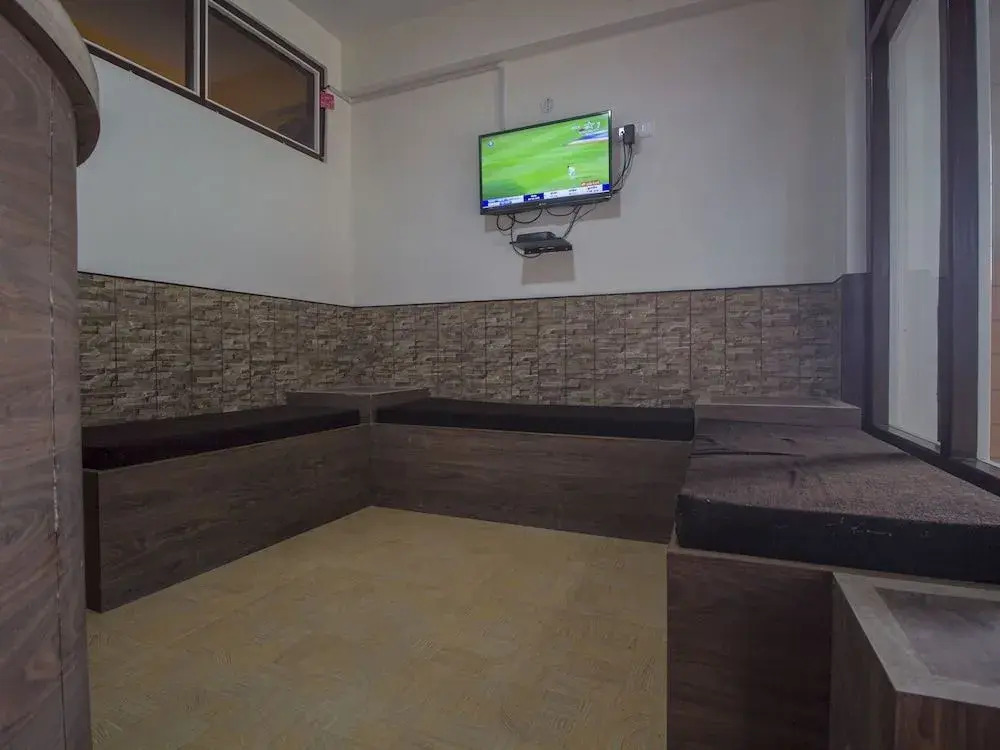 Rising Inn by OYO Rooms