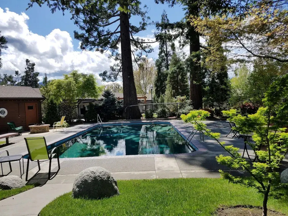 Redwood Hyperion Suites