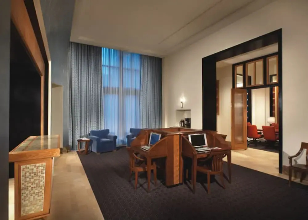 Bluebird Suites in Crystal City