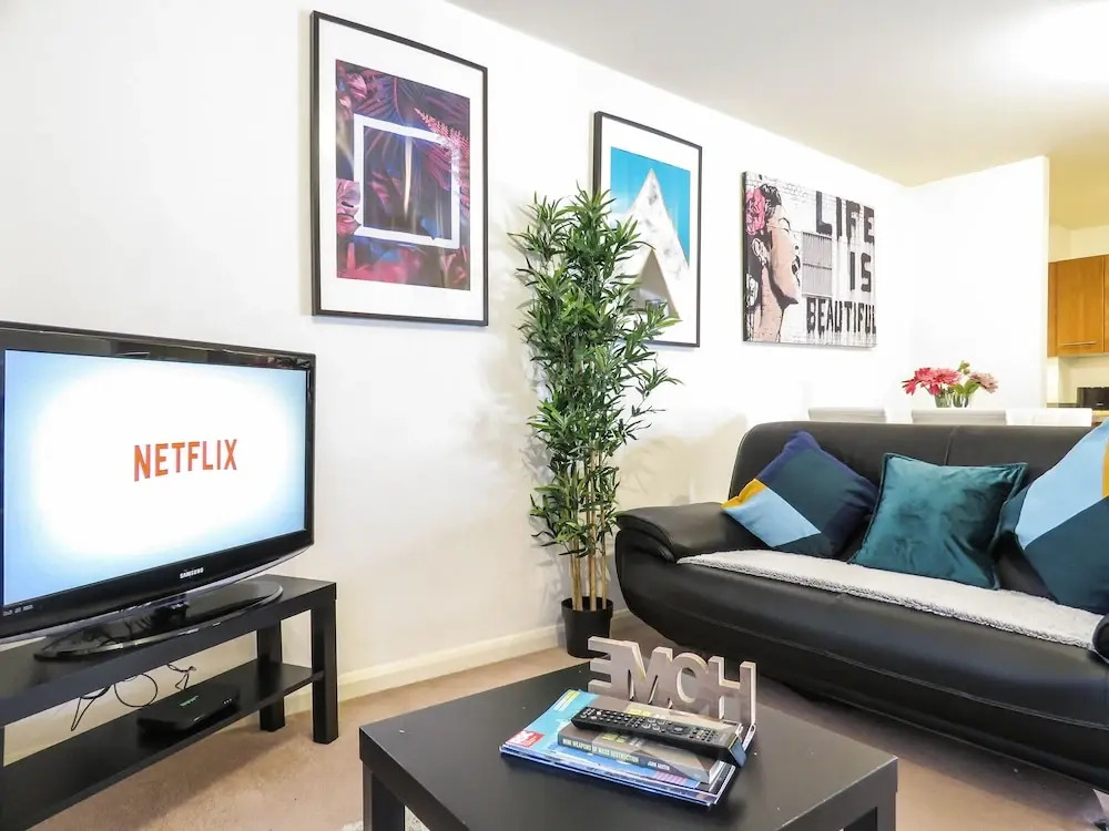 Tudors Esuites Skyline City Apartment