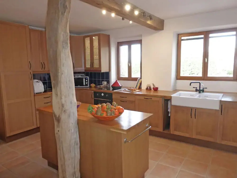 Luxurious Villa in Cazaubon with Swimming Pool