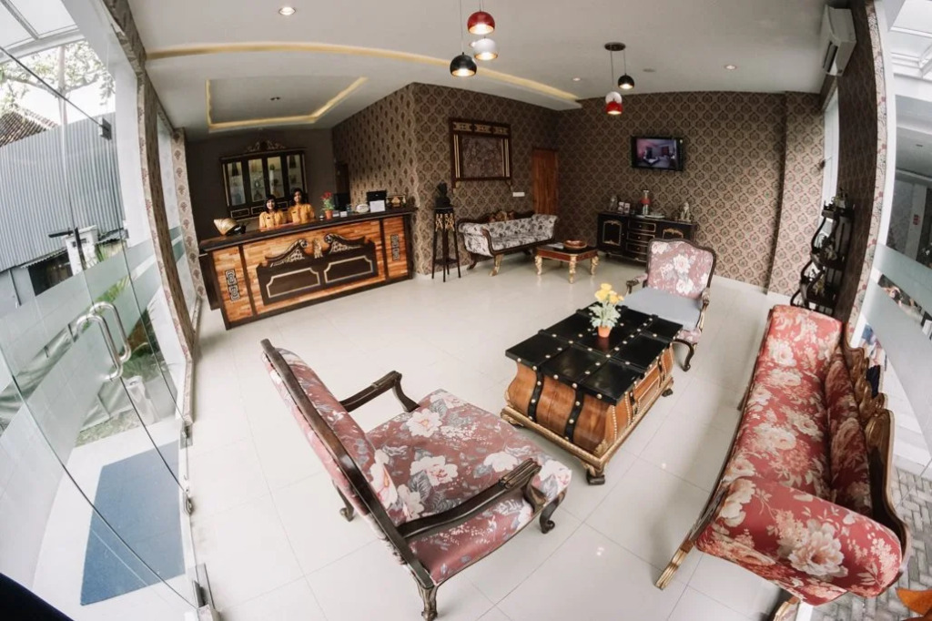 Summer Quest Hotel