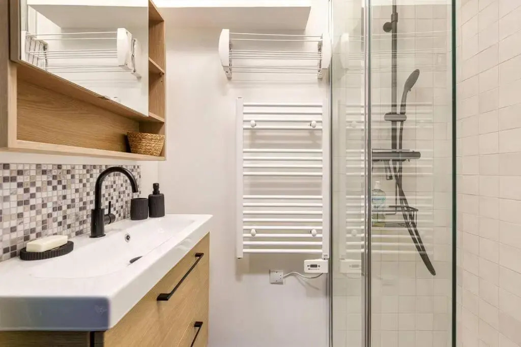 Chic 2BR in city center, next to Train Station
