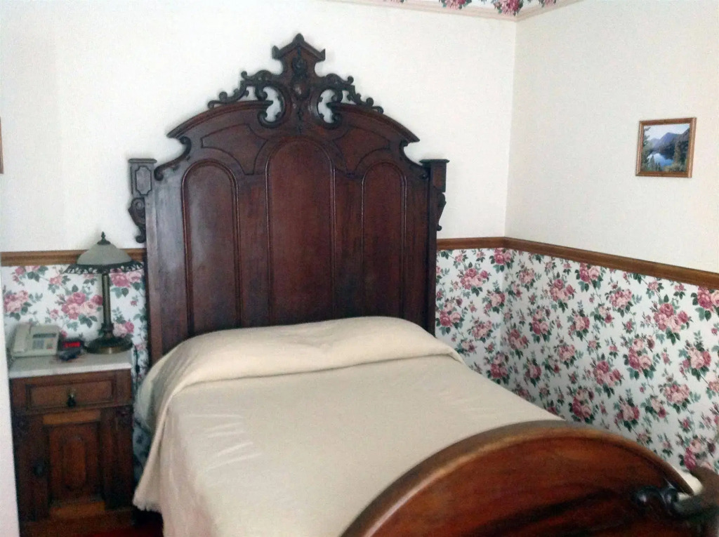 Bridgeport Inn