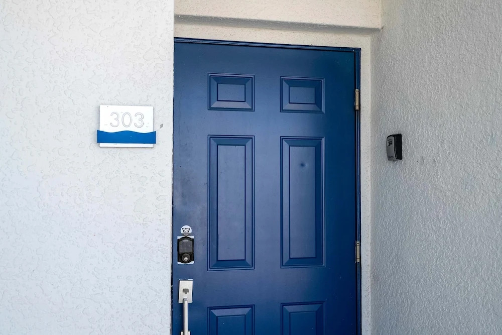 Gorgeous 2Bd Close to Disney Storey Lake Resort 303 3121