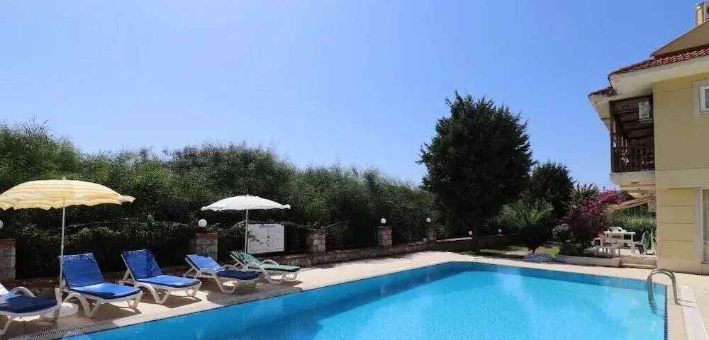 Villa RN4C by JoyLettings