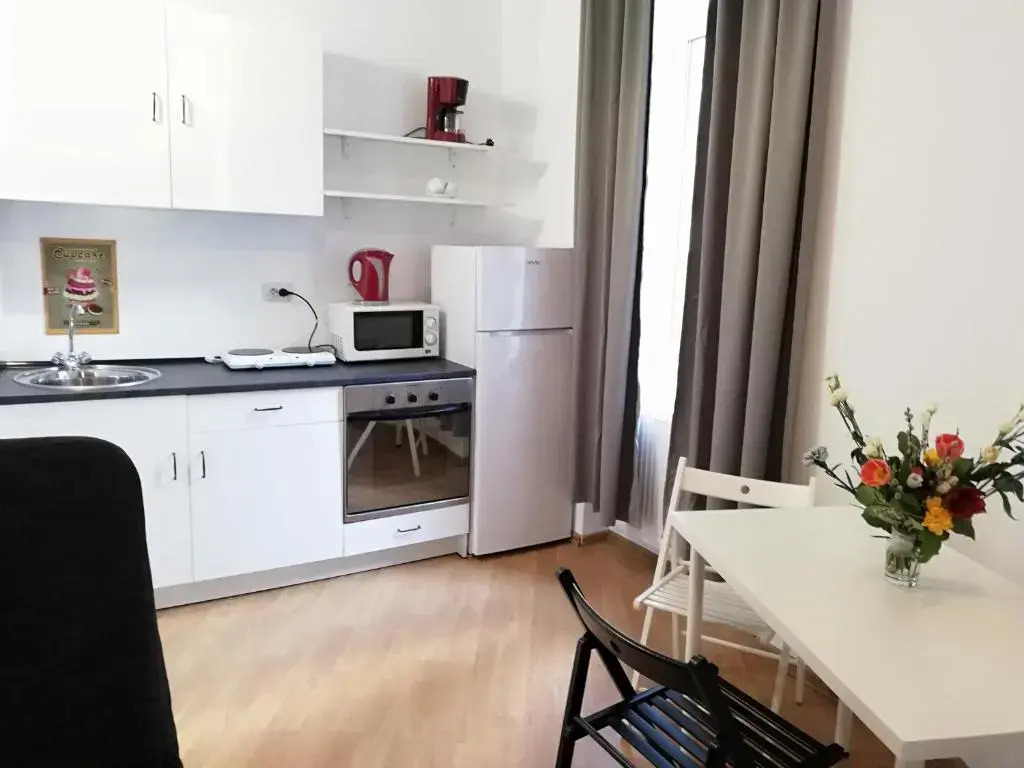 Studio Piata Amzei NR.1 (8 A)