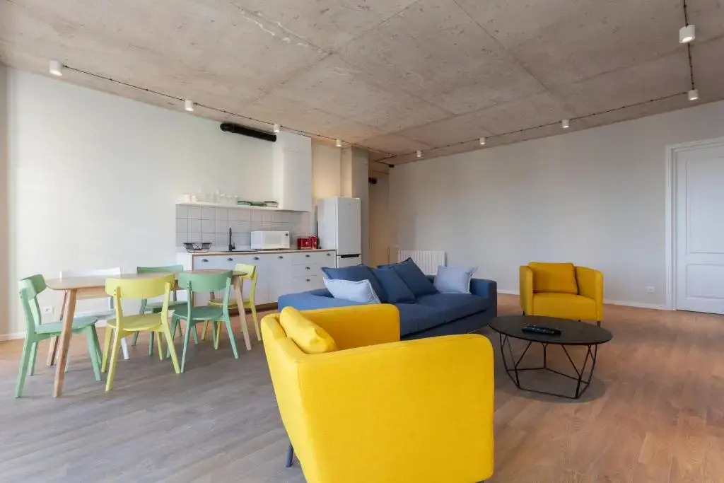 Spacious 3 BedroomR and 2 balcony Apartment in the city center
