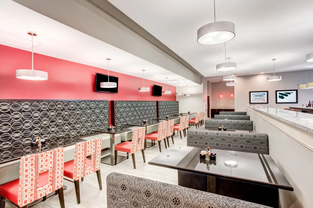 Holiday Inn & Suites Lafayette North by IHG