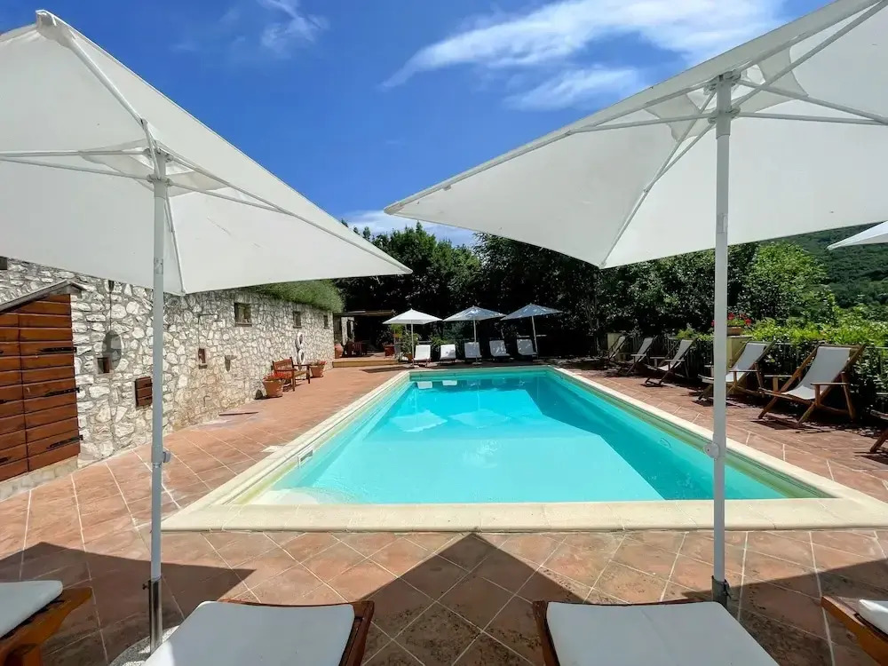 Vicolo - sleeps 5 with air con, wifi, balcony for dining and pool
