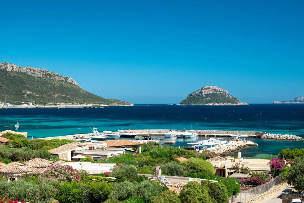 The Tavolara apartment is a very spacious three-room apartment (about 100 square meters) consisting-Tavolara