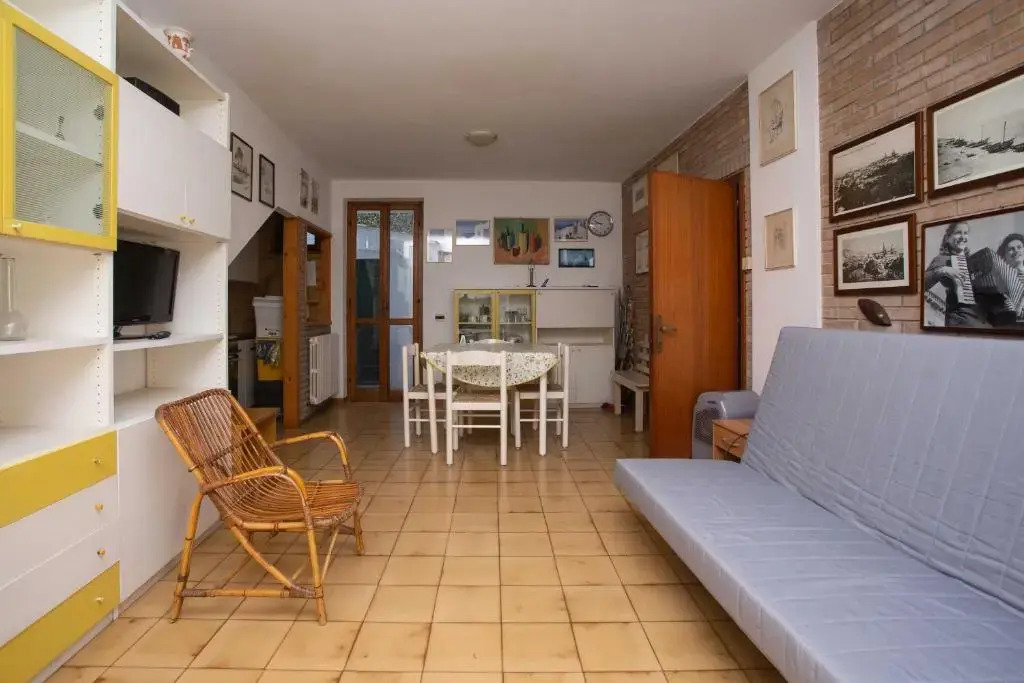 N66 - Numana, Trilocale in Centro Con Giardino