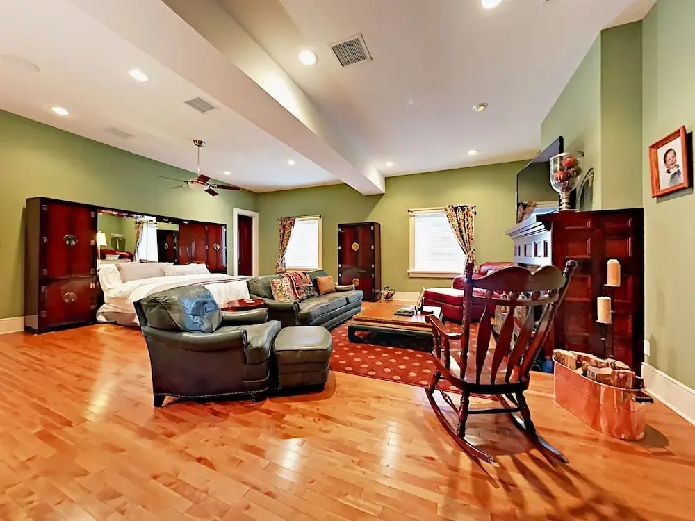300 Drayton Condo 4 Bedrooms 3.5 Bathrooms Condo