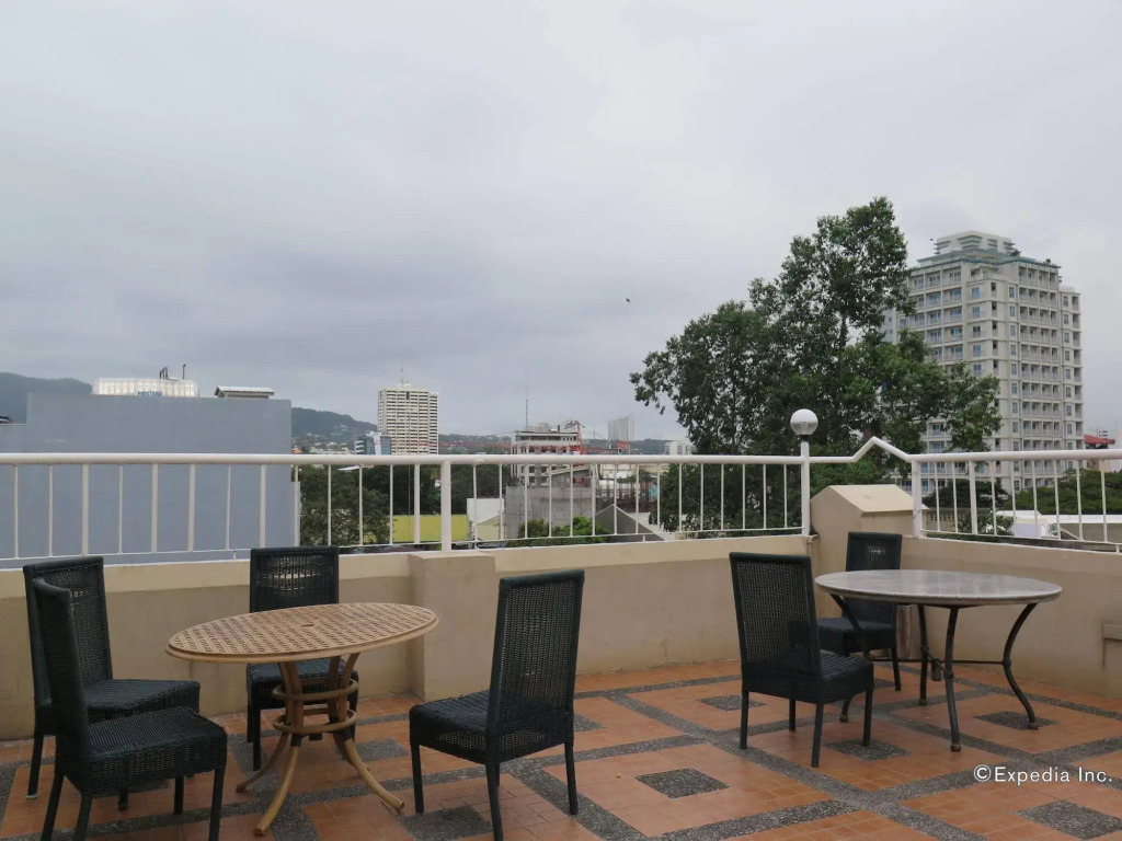 OYO 210 Apple Tree Suites
