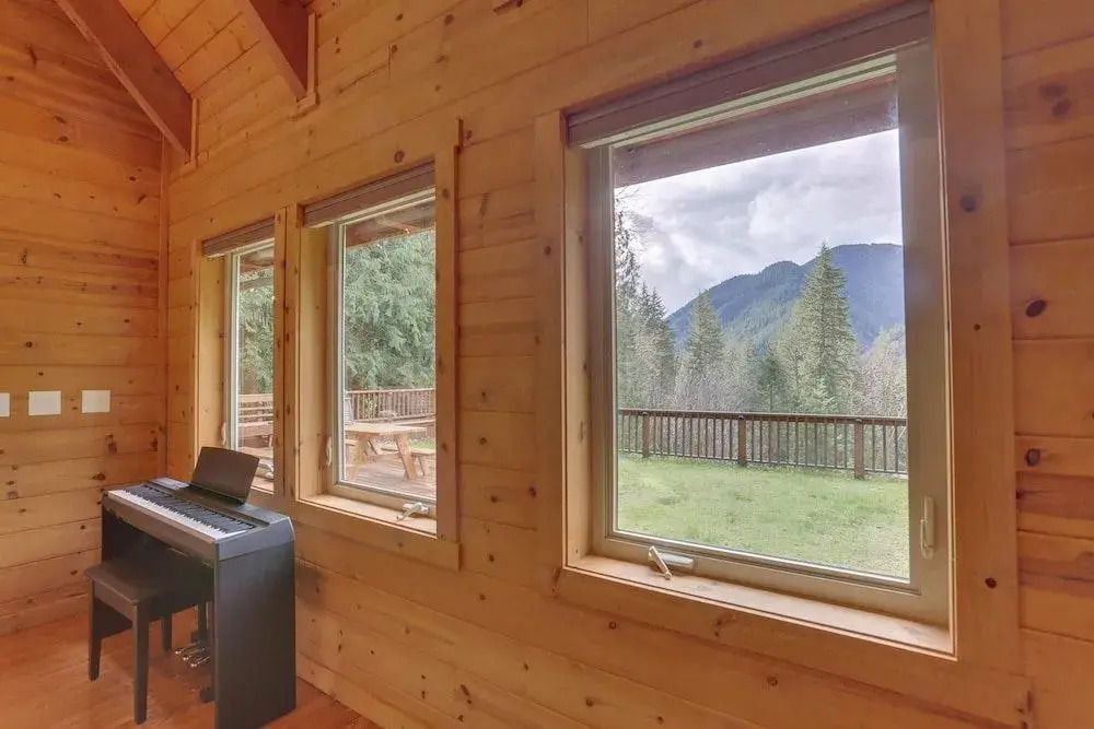 Huckleberry Mountain Lodge
