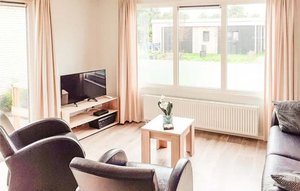 Gorgeous Home In Heinkenszand With Wifi