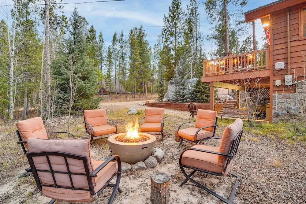 2 Mi to Rocky Mountain Nat'l Park: Cabin w/ Views
