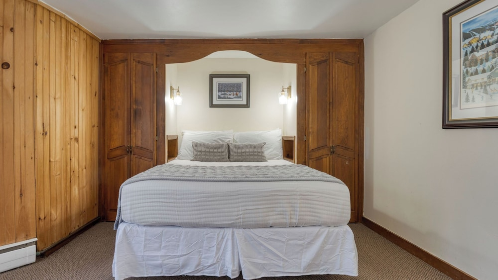 Secluded Catskills Retreat Heated Pool Hot Tub Game Rooms The Hilltop Hideaway by Avantstay