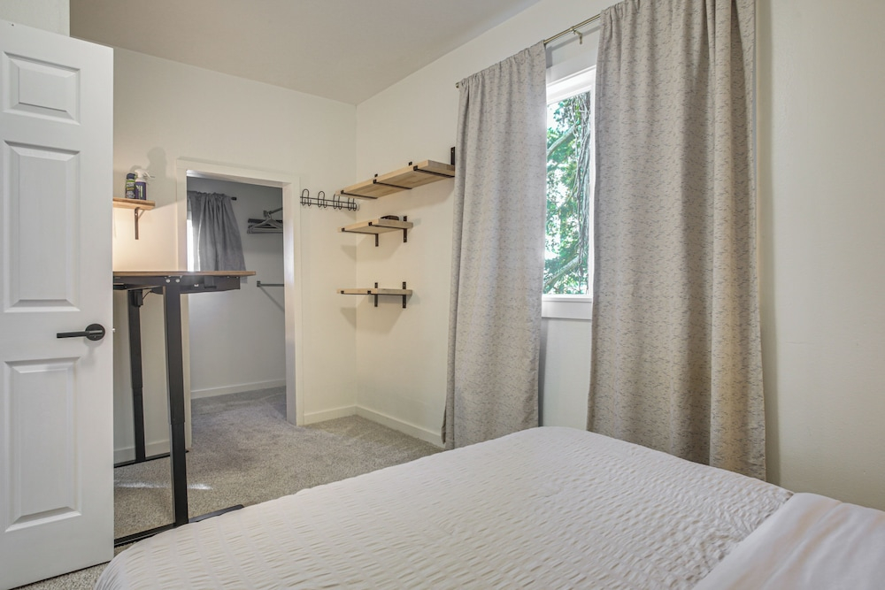 Walk to Shipyard: Bremerton Home w/ Patio!