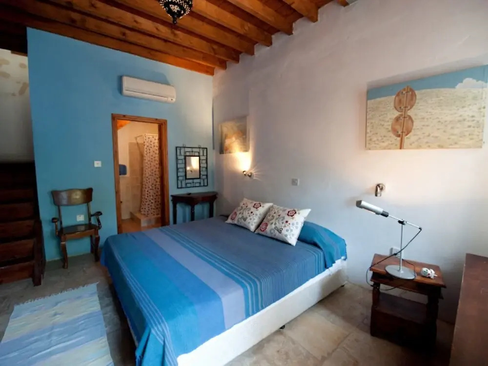 Archondia House - Holiday Apartments With Pool