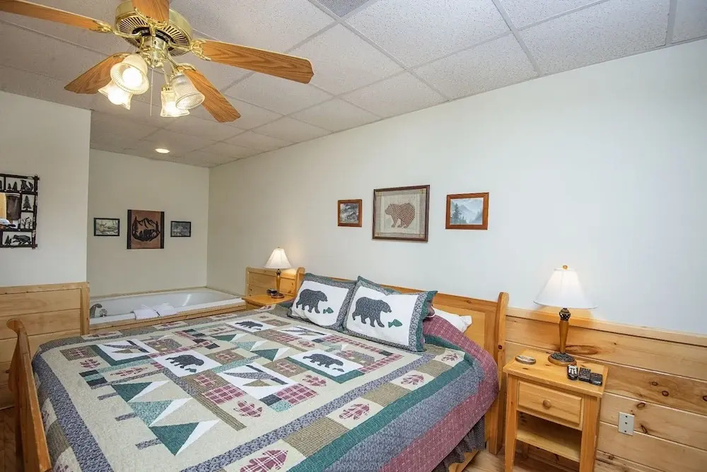 Er 226 - Locker's Mountain Hideaway Great Location - Close To Town! 2 Bedroom Cabin by RedAwning