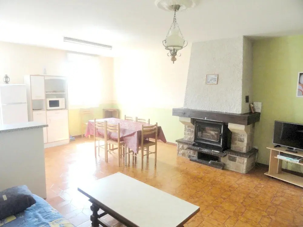 House With 2 Bedrooms in Saint-laurent-la-roche, With Enclosed Garden