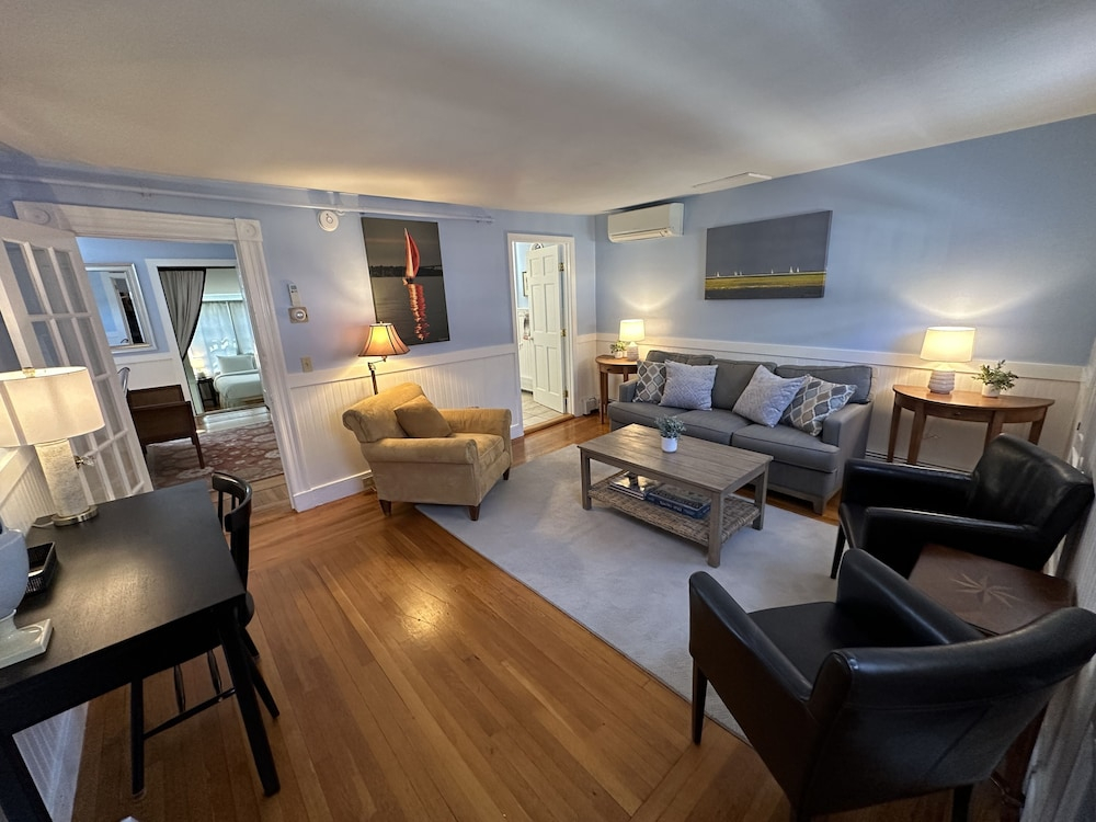 Large & Unique Two Bedroom Apartment Downtown #17 2 Apts