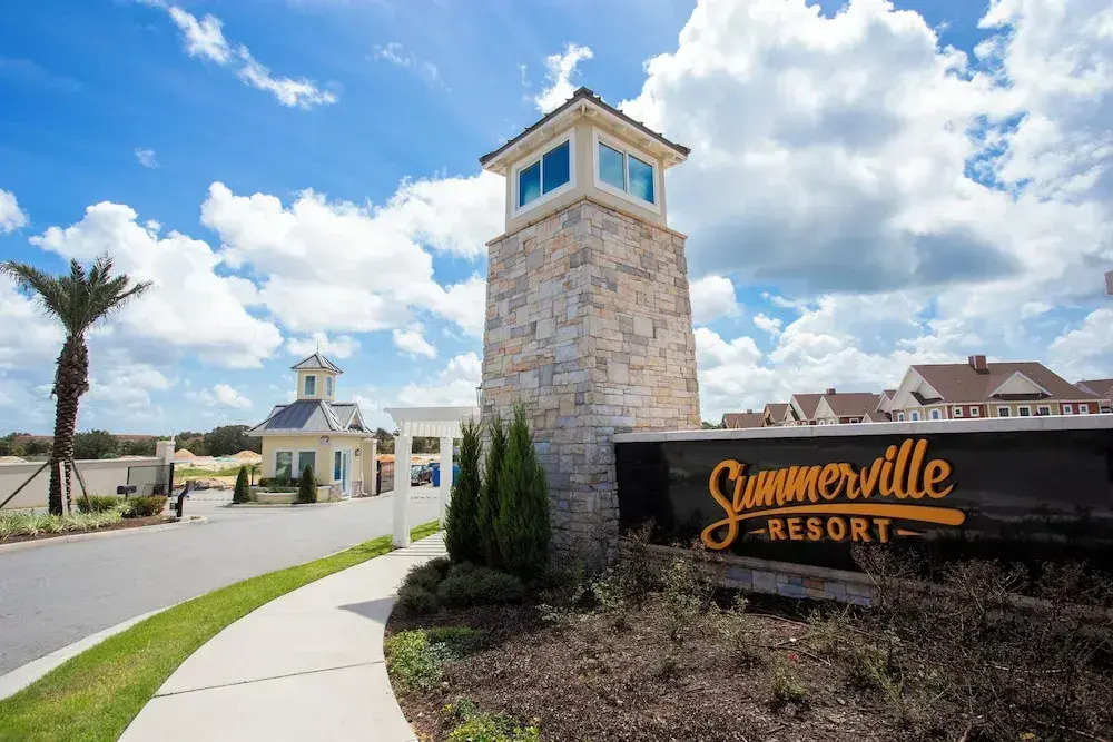 Gorgeous 4 Bedroom Family Friendly Close to Disney 7573
