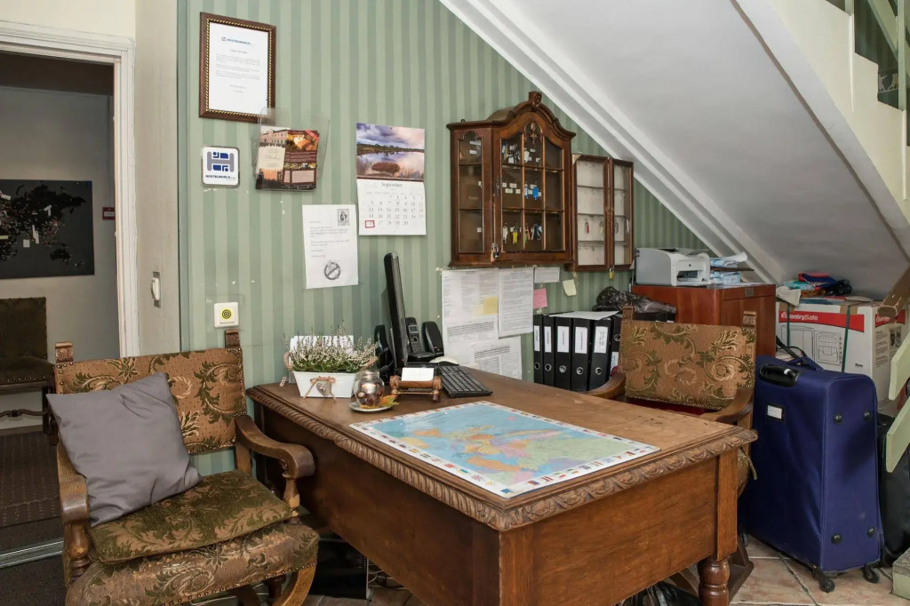 OldHouse Hostel