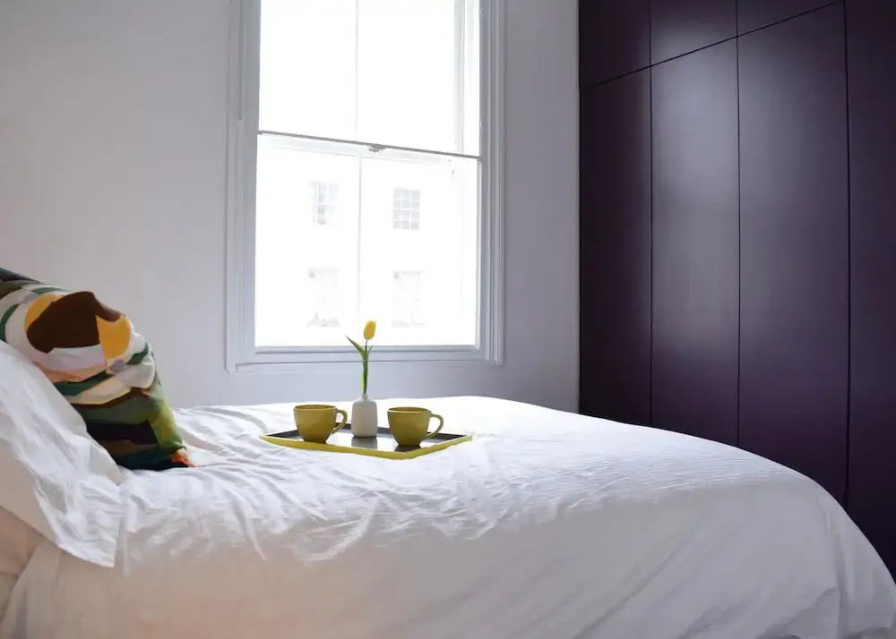 Sleek 1 Bedroom Flat Near Royal Oak