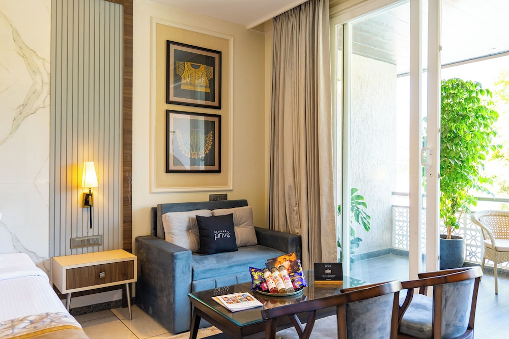 Mountain Creek by ELIVAAS Prive Pet-friendly 1 Luxe Room with Shared Pool and Gazebo