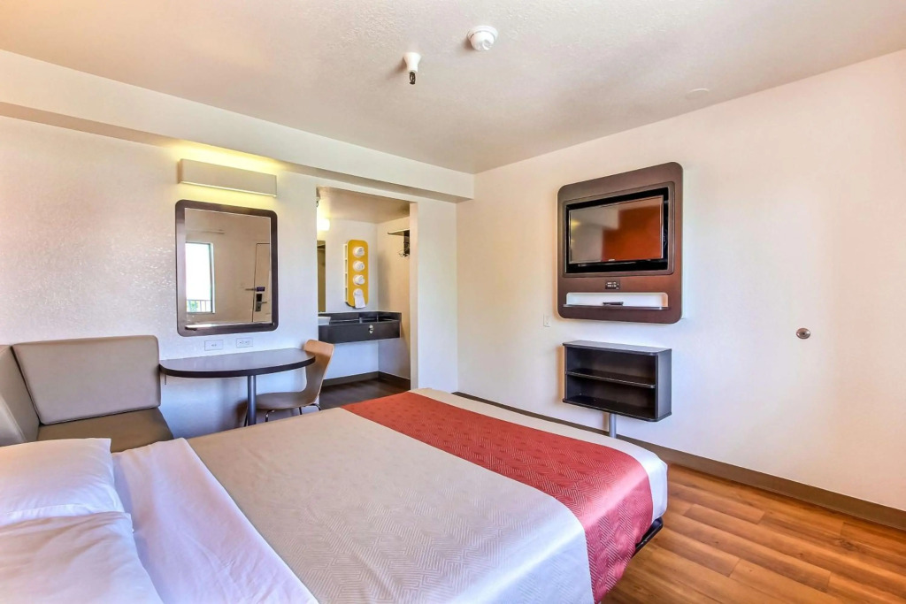 Hotel B5 -Watsonville