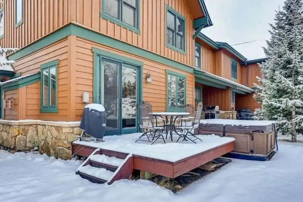 Private Hot Tub, Mountainscape Chalet! Family Paradise! 2 Bedroom Home by RedAwning