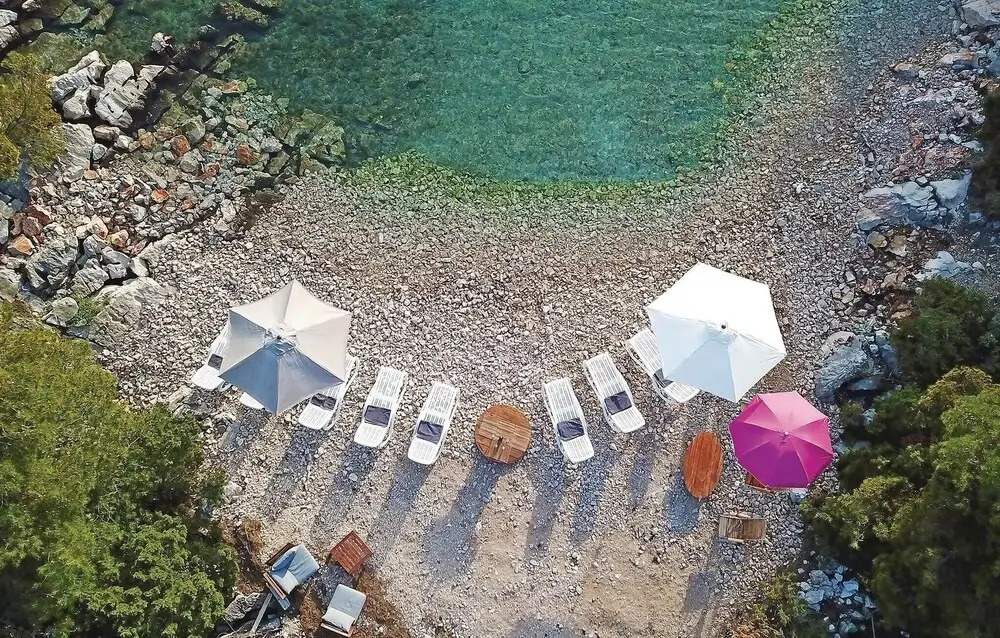 House with outdoor pool in Tisno