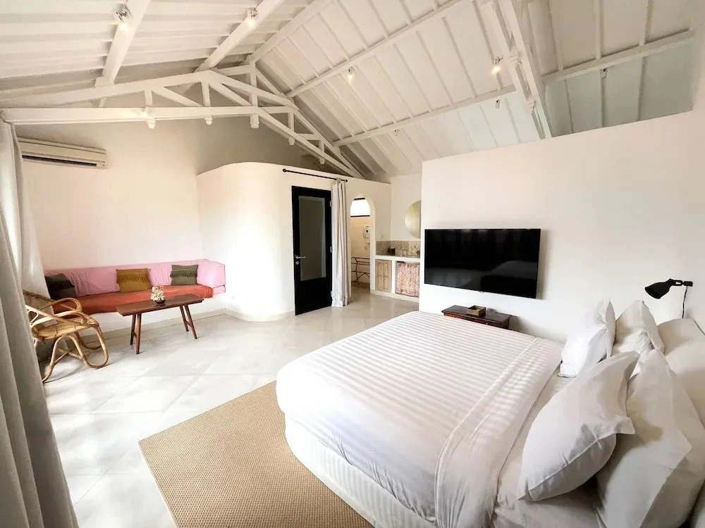 Lovely 2BR Villa Close to The Beach