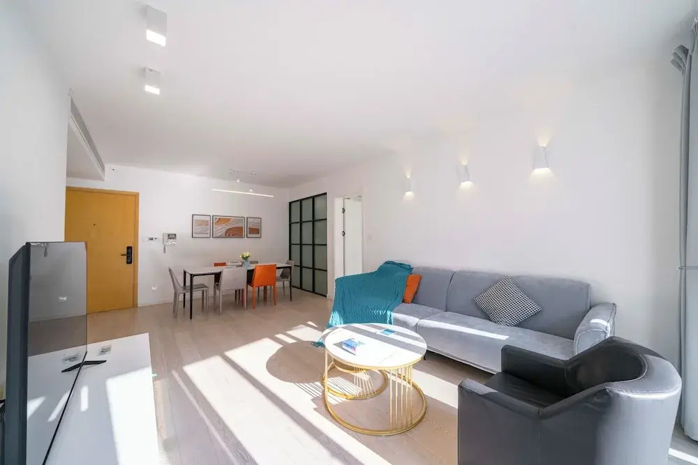 Tyms Xujiahui 2BR Apt Near Metro