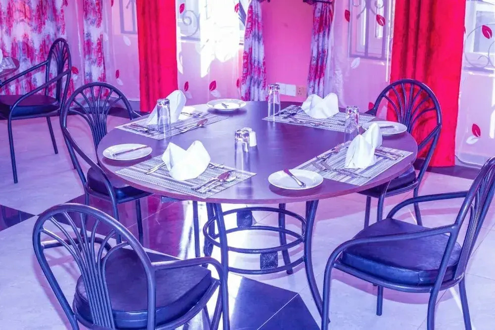 La'Tonna Safari Hotel