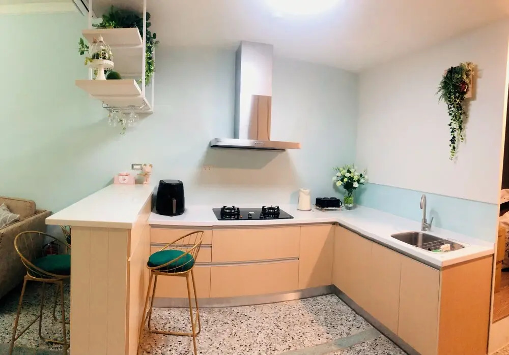 6 person single house