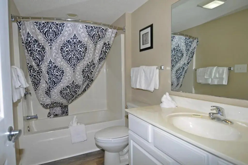 Oceanfront Well Maintained, Walk to Boardwalk, Beach Bars, 902