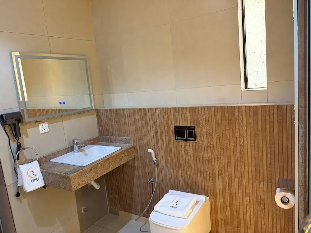 Raynez Resort