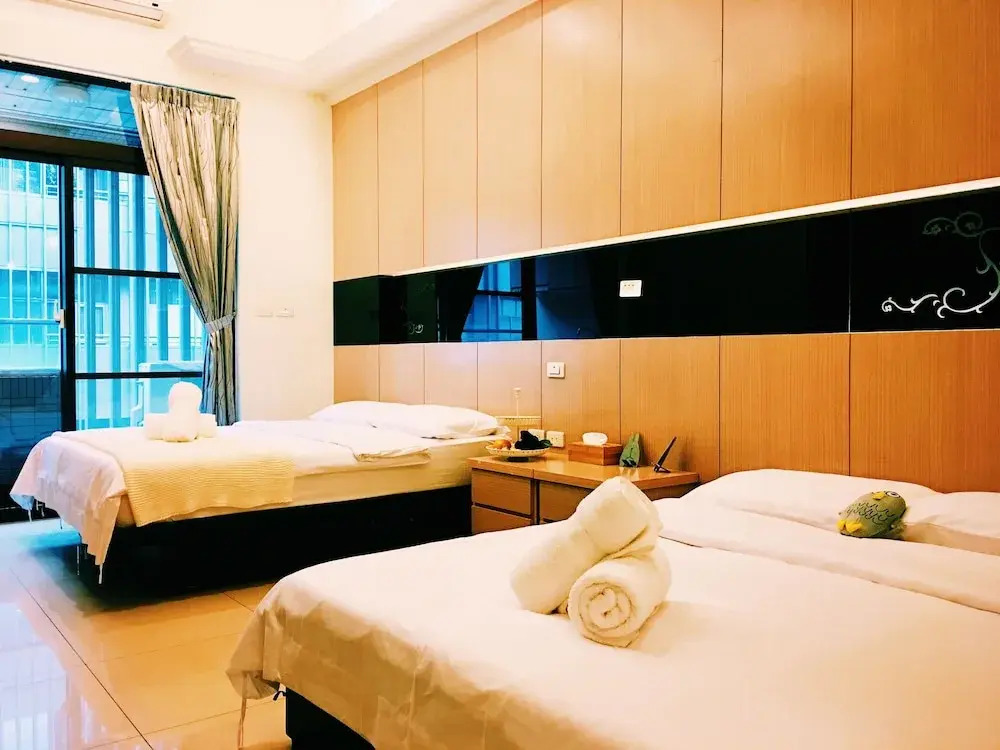 Q square Garden Apartment 13