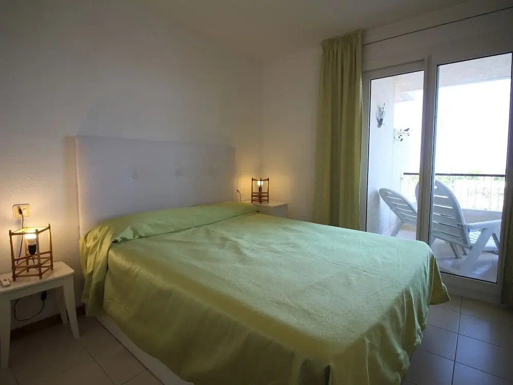 Bright Apartment With Lift and View of the Harbor and the sea for 3 People