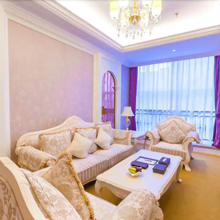 Celebrity City Hotel