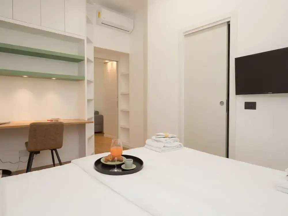Isola-Garibaldi newly renovated 1 br by Rentopolis
