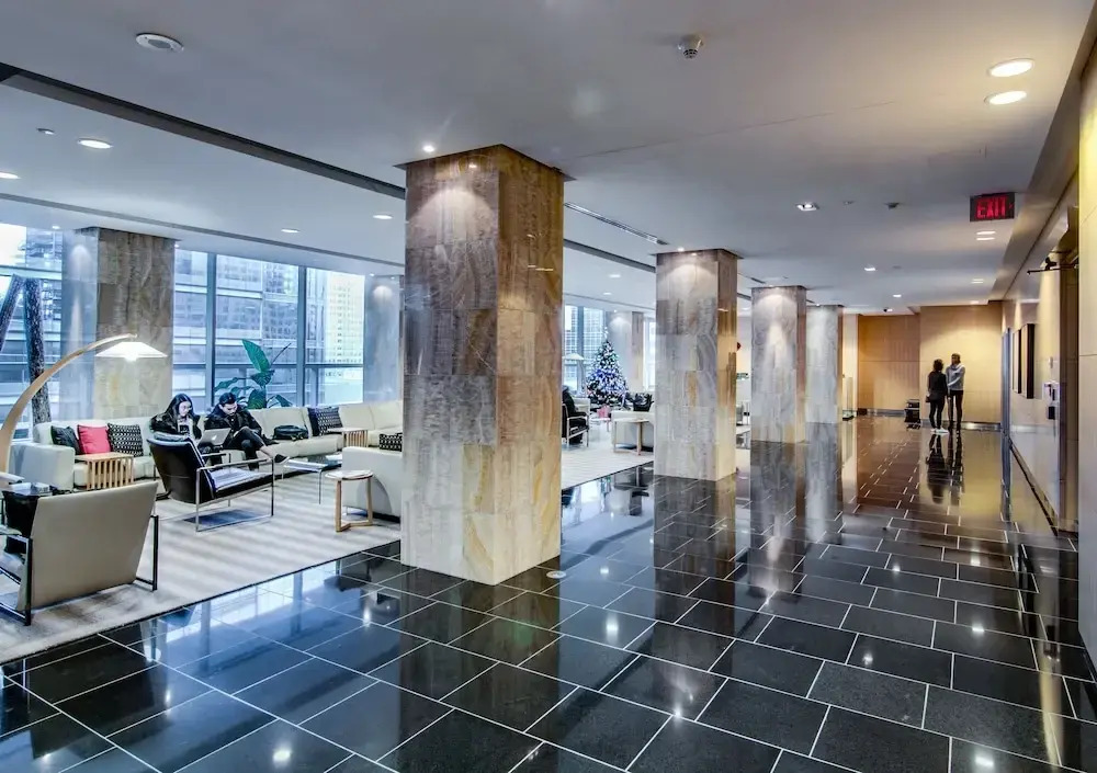 MiCasa Suites - Stylish Condo in Maple Leaf Square