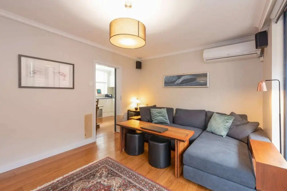 Light 2 Bedroom Apartment in Elwood With Balcony