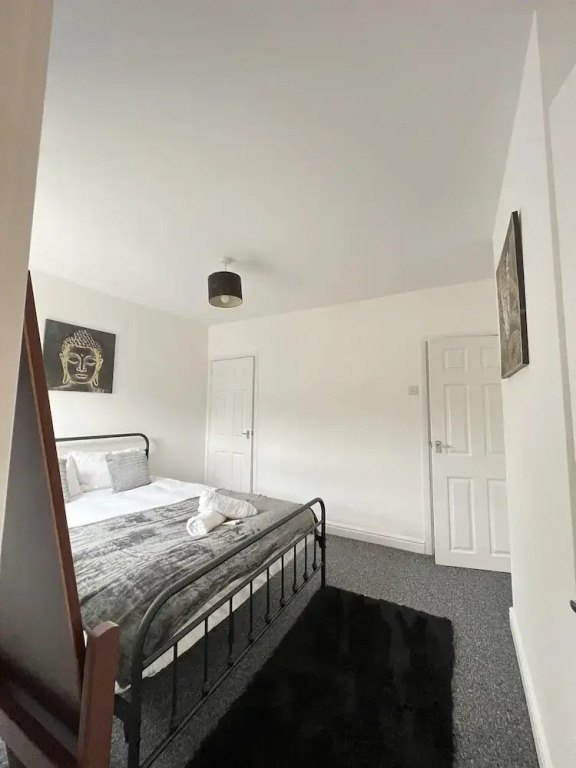 Remarkable 2-bed House in Rochester