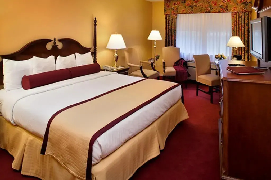 White Mountain Hotel and Resort